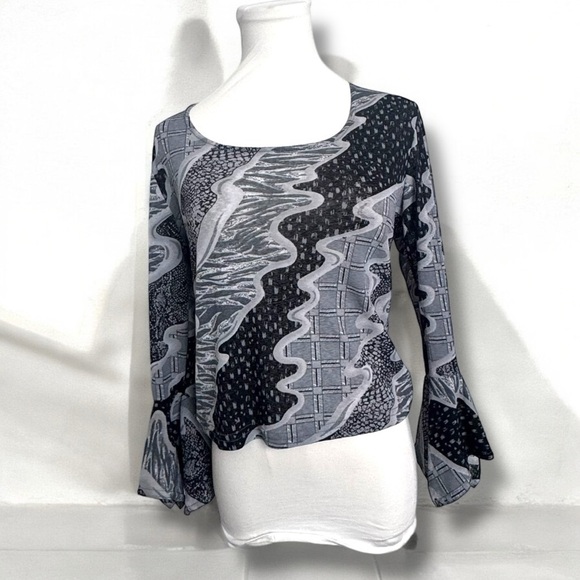 Tops - Vintage grey printed bell sleeve top grunge whimsigoth witchy boho M